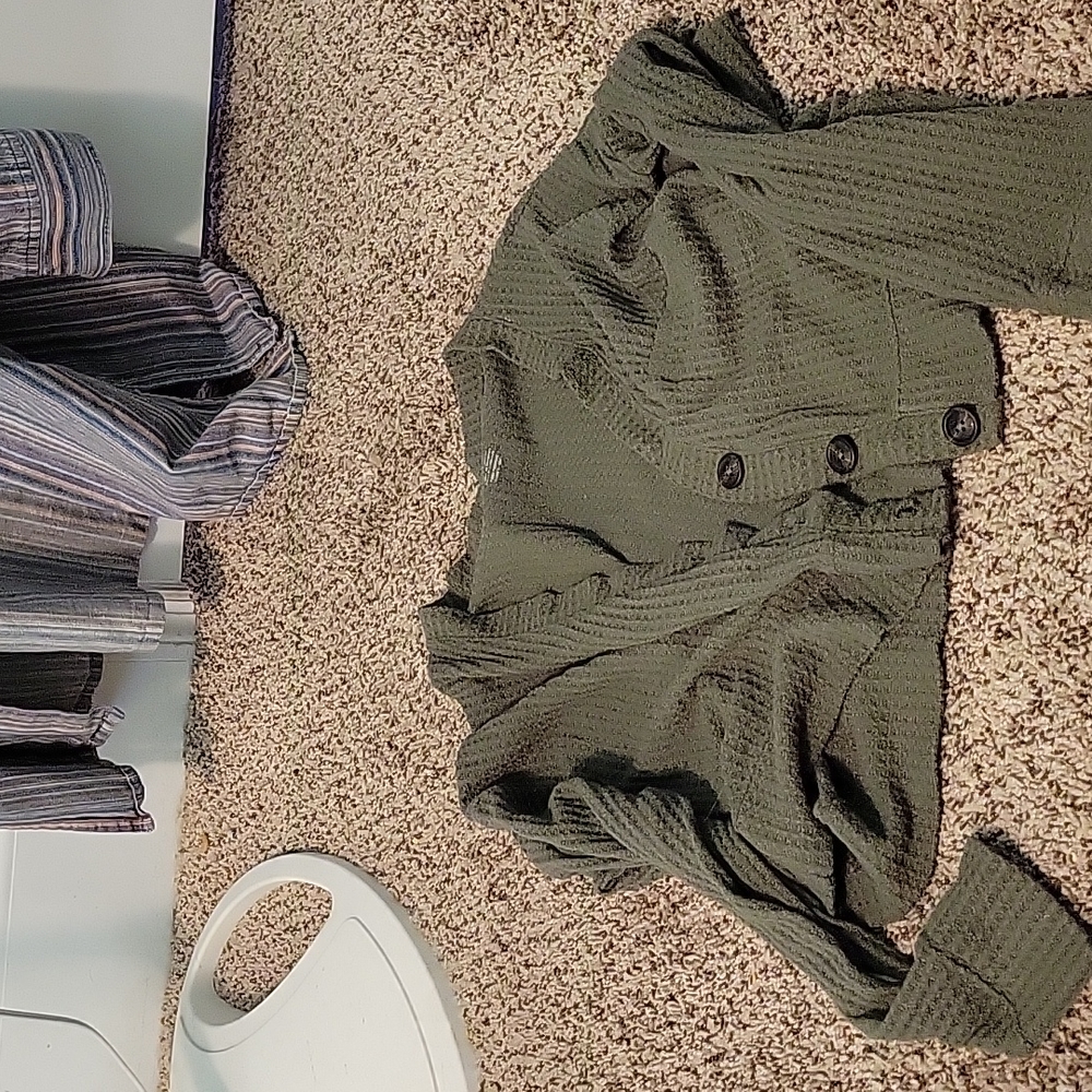 Green cropped cardigan